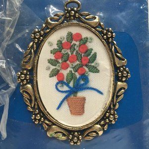 The Kit Bit Stitchery Miniatures Easy To Do Craft Flower Pot Bouquet